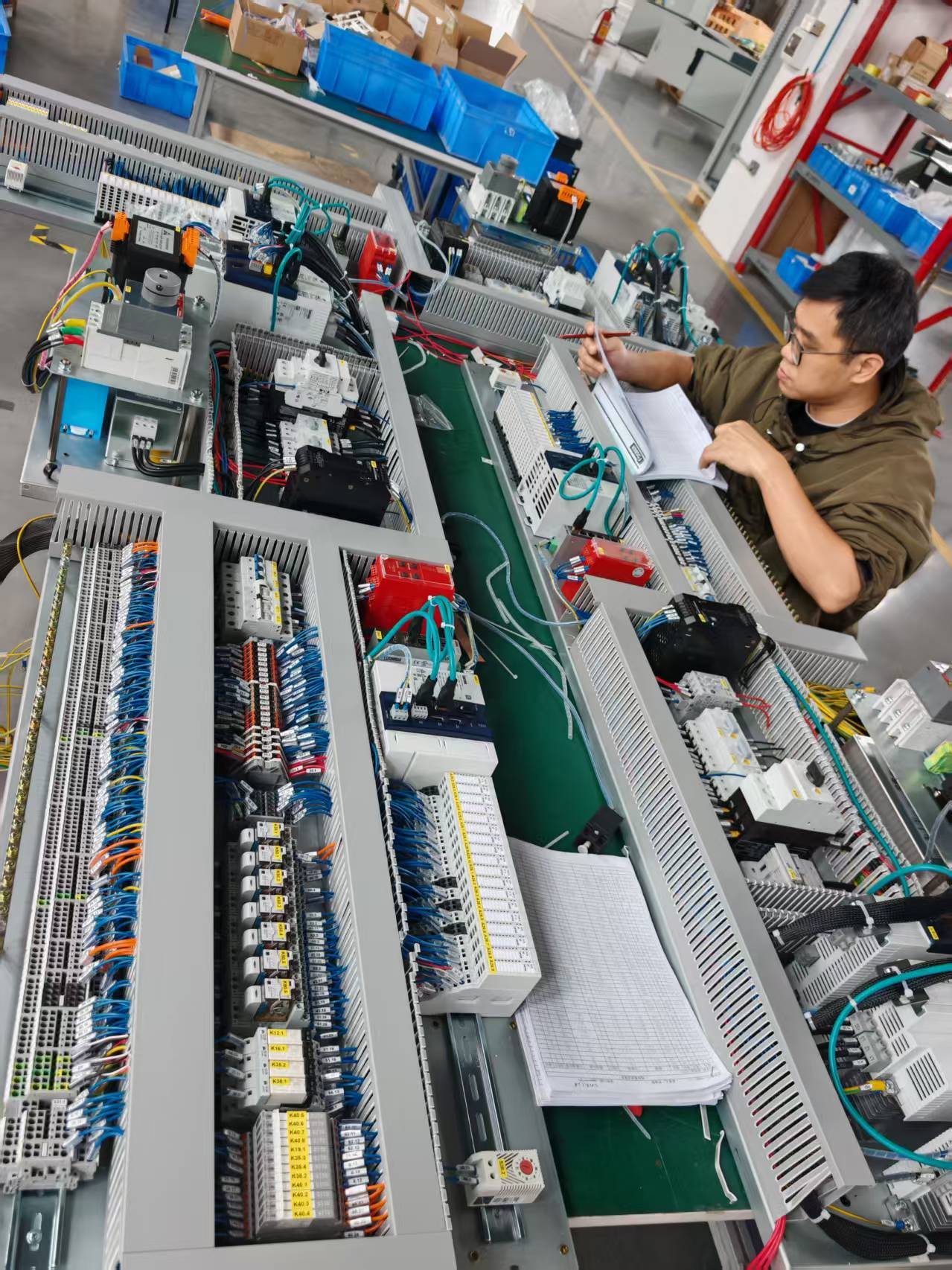 Control cabinet quality inspection before shipment