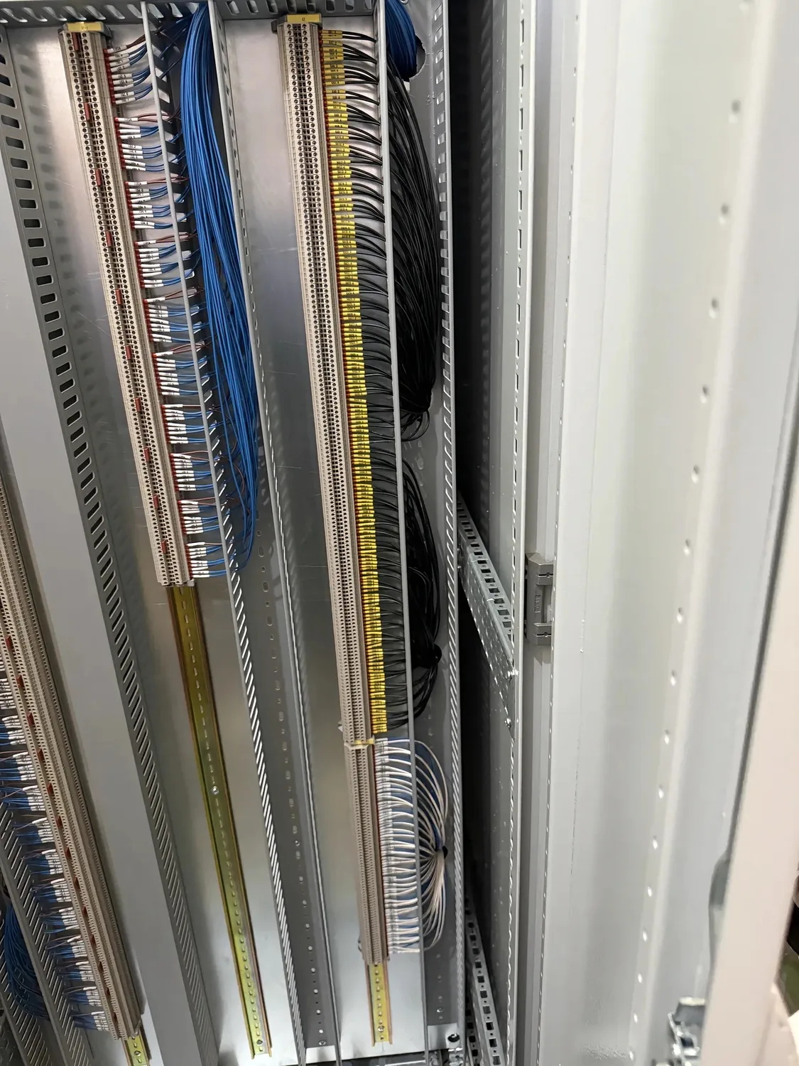 valve control signal interface for wastewater treatment PLC control cabinet