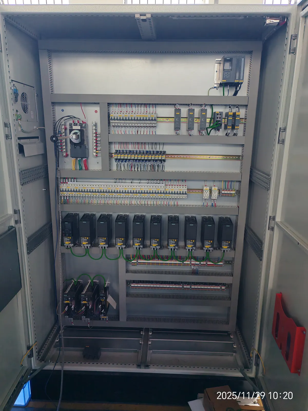 Cylinder head assembly line with automated production equipment