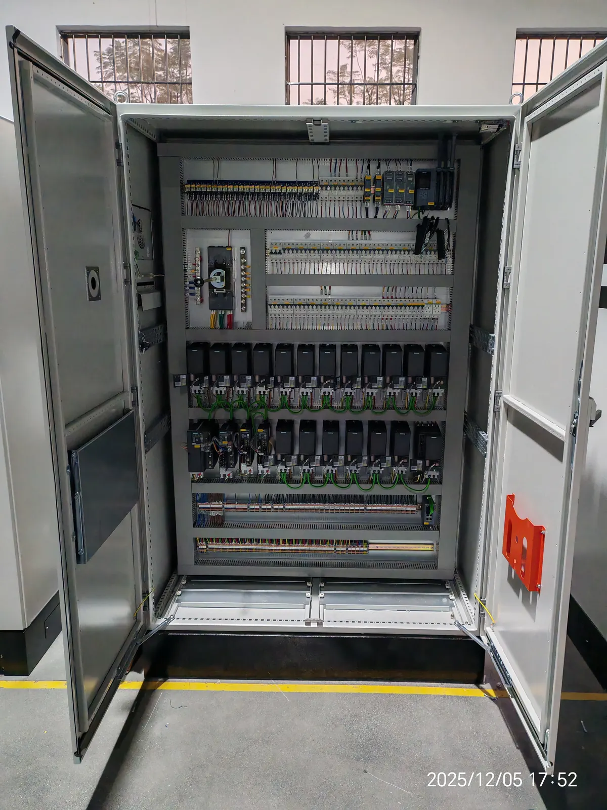 Cylinder block assembly line automation and equipment integration