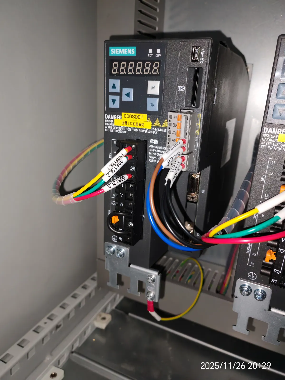 Siemens V90 and S120 servo drive control panel for engine assembly line automation