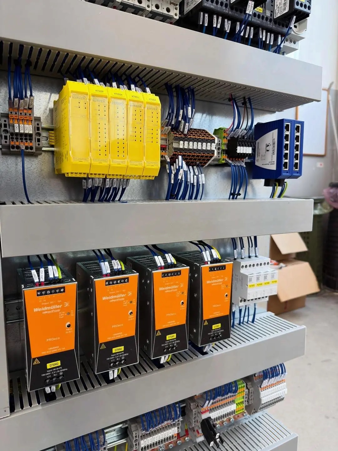 Bottom-printing machine and stacking module