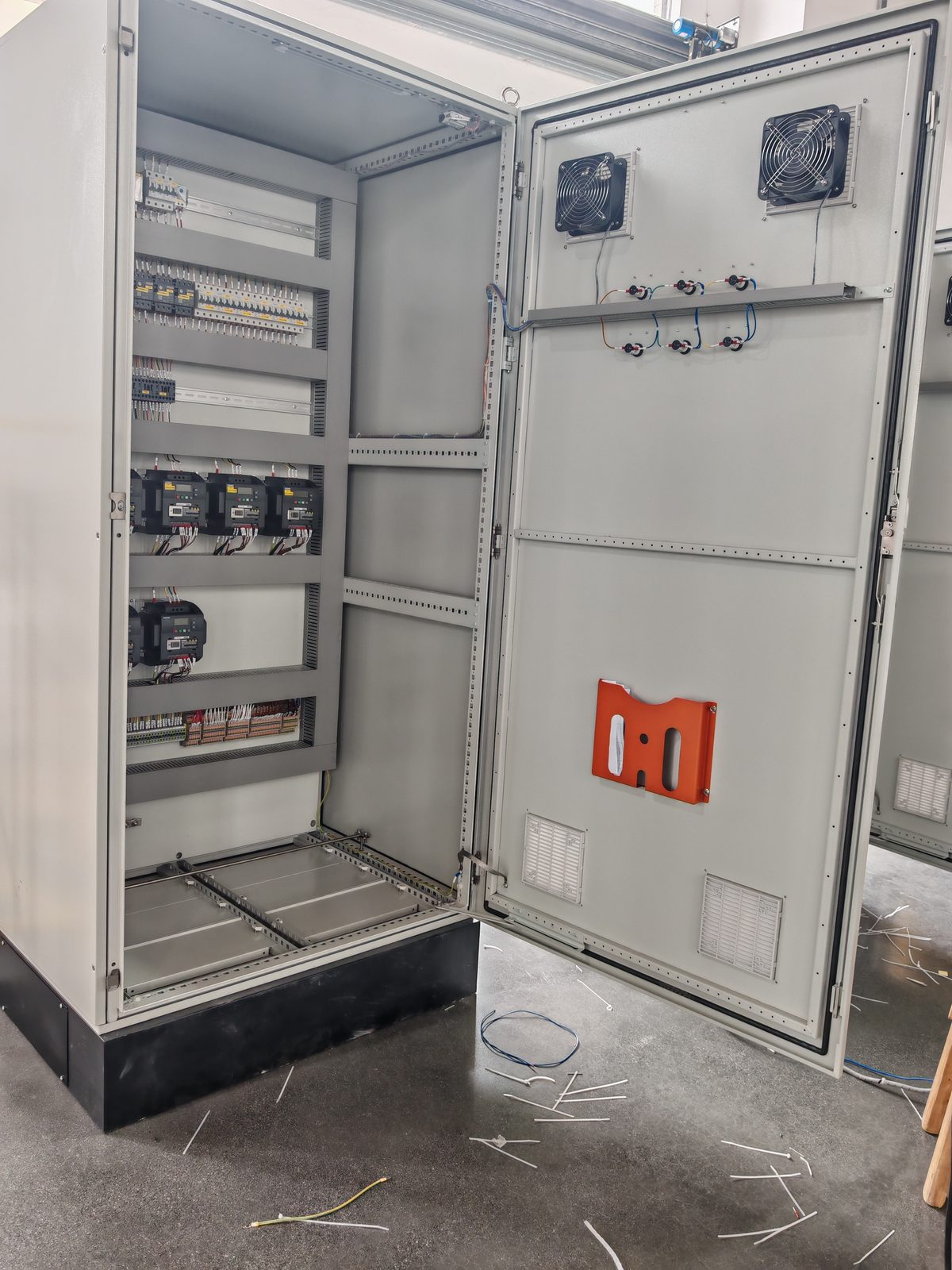 Siemens PLC cabinet for HVAC heat pump retrofit
